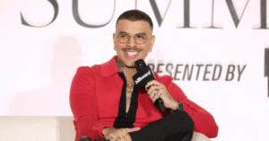 ¡Rauw Alejandro apunta alto! Planea crear el show de Broadway más grande del mundo con su gira “Cosa Nuestra”