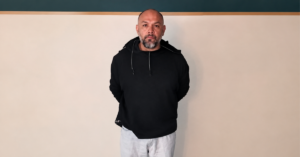 Jackson Mora es detenido por presunto fraude informático y vínculo con banda criminal